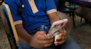 Educación regula uso celulares en escuelas de la R. Dominicana