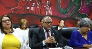 Médicos critican al Gobierno; enfermeras anuncian otro paro