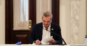 Presidente crea comisión para transformar sistema educativo