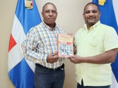UASD Neiba recibe obras literarias, incluyendo Narcisazo: ¿Homicidio o Suicidio? donadas por López Reyes