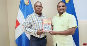 UASD Neiba recibe obras literarias, incluyendo Narcisazo: ¿Homicidio o Suicidio? donadas por López Reyes