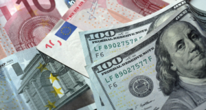 Dólar bajó 23 cts. y el euro 3; eran vendidos $59.71 y $72.73