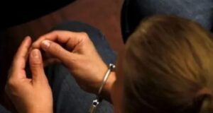 Condenan a 30 años mujer que mató a una hijastra de 3 años