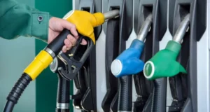 Estabilidad del petróleo abre espacio para una rebaja gradual de los combustibles en RD