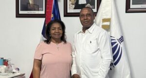 Gobernadora de San Juan recibe a Periodista Faustino Reyes Díaz; reitera apoyo a construcción camino vecinal Neiba-El Cercado
