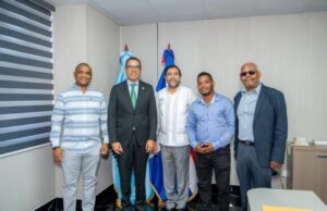 Senador por Bahoruco gestiona ante el Director del INDRHI, perforación de pozos e instalación de electrobombas en la zona norte de Galván
