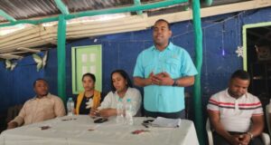 Autoridades de Bahoruco y comunitarios tratan necesidades de Panzo y valoran intervención del gobierno en Zona Cafetalera