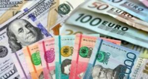 El dólar bajó 17 cts. y euro 2; eran vendidos a $59.30 y $70.68