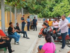 MAESTROS EN NEYBA DENUNCIAN IRREGULARIDADES EN EVALUACIÓN DOCENTE Y SEÑALAN A DIRECTORA