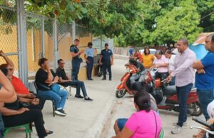 MAESTROS EN NEYBA DENUNCIAN IRREGULARIDADES EN EVALUACIÓN DOCENTE Y SEÑALAN A DIRECTORA