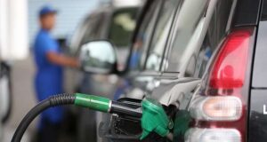 Gobierno mantiene sin variación precios de los combustibles