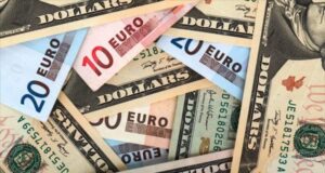 El dólar bajó 17 cts. y euro 20; eran vendidos a $58.75y $70.30