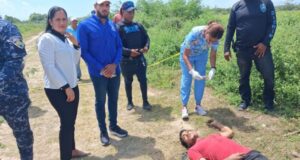 Encuentran cadáver de hombre en tramo carretero.