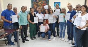 Gestión de Ruddy Castillo logra que servidores de la UASD Barahona reciban títulos tras 38 años de espera